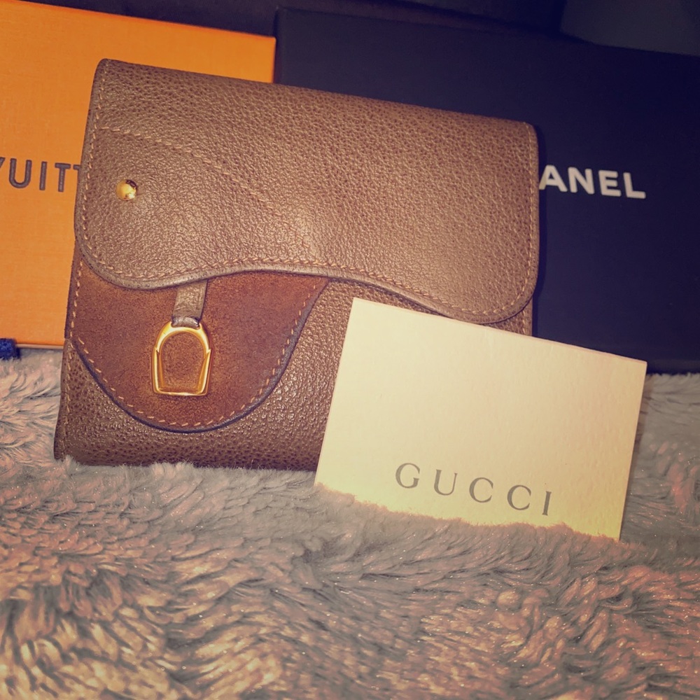 AUTHENTIC Gucci saddle wallet
